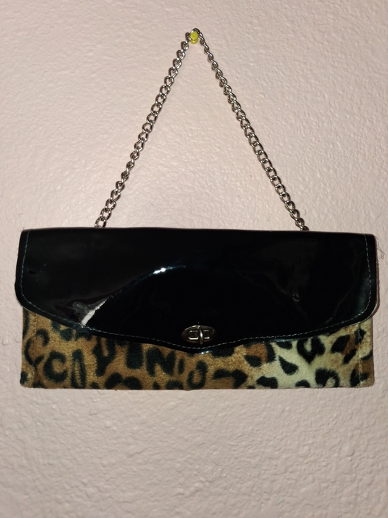Handbags - Trophy Queen Chain-Clutch Handbag